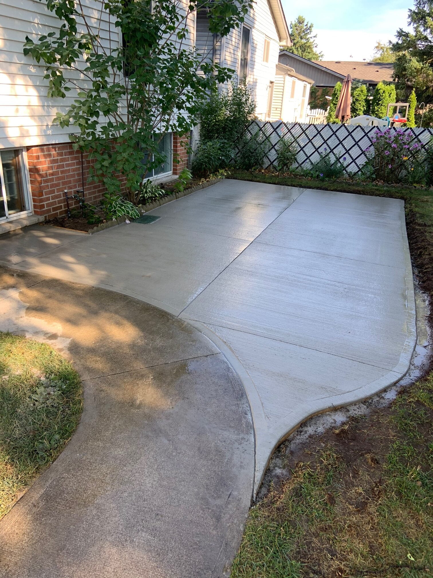 Rounded Radius Natural Concrete Patio